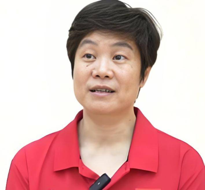 玲背景被扒怪不得陈芋汐能三连冠一查吓一跳！陈芋汐主教练余晓(图3)
